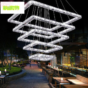 現(xiàn)代簡約別墅 LED水晶大吊燈與創(chuàng)意方形樓梯燈的魅力